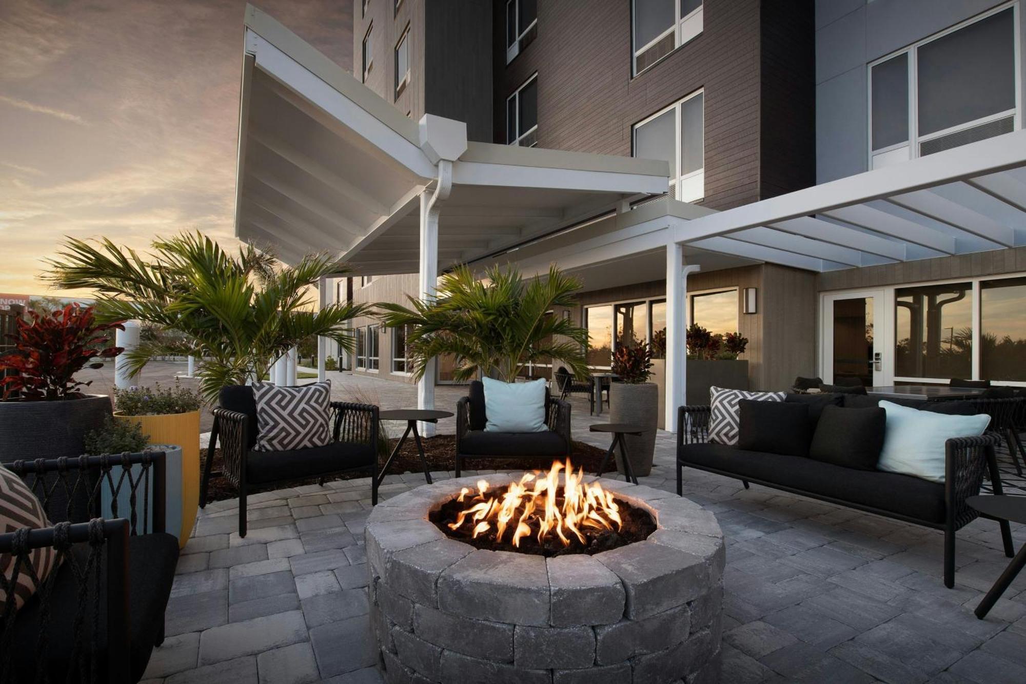 Towneplace Suites By Marriott Fort Myers Gulf Coast Экстерьер фото